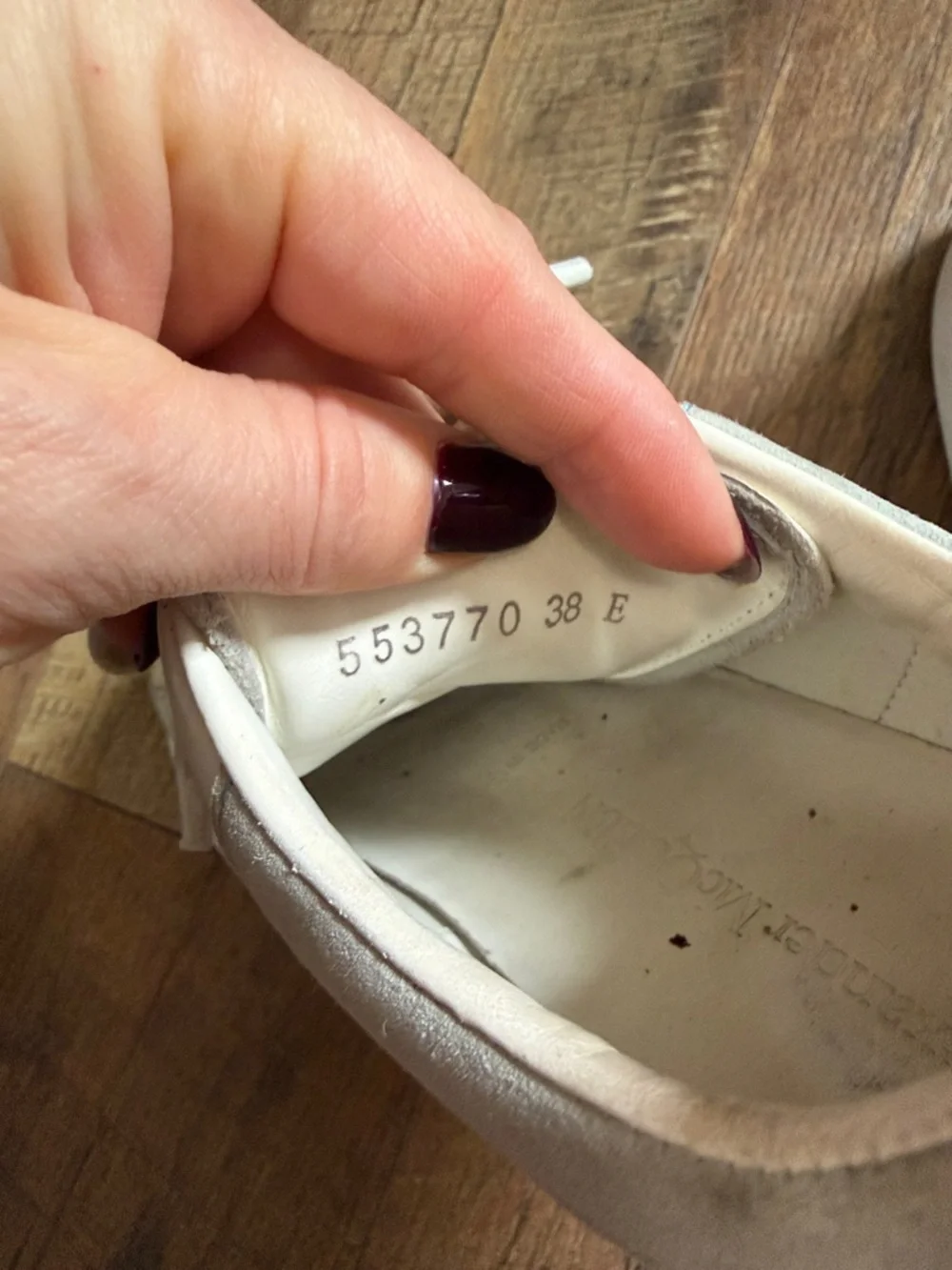 Alexander McQueen Cream Leather Low-Top Sneakers - Picture 10 of 10